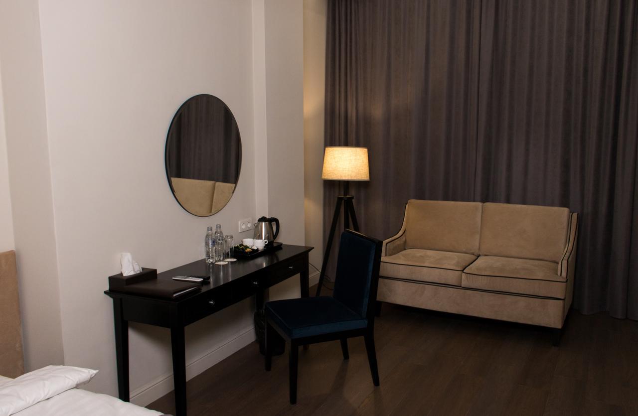 Madison Ave Hotel Bişkek Dış mekan fotoğraf