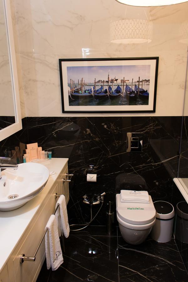 Madison Ave Hotel Bişkek Dış mekan fotoğraf