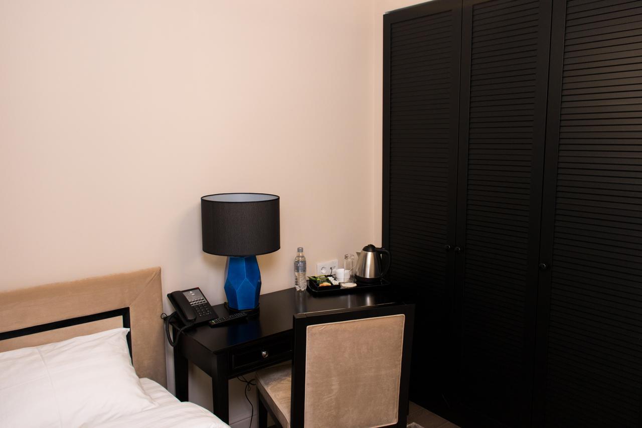 Madison Ave Hotel Bişkek Dış mekan fotoğraf
