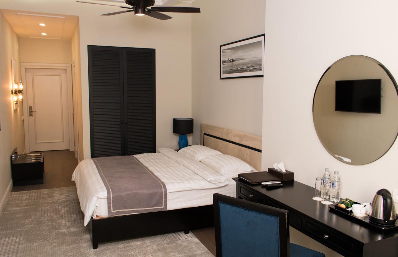 Madison Ave Hotel Bişkek Dış mekan fotoğraf