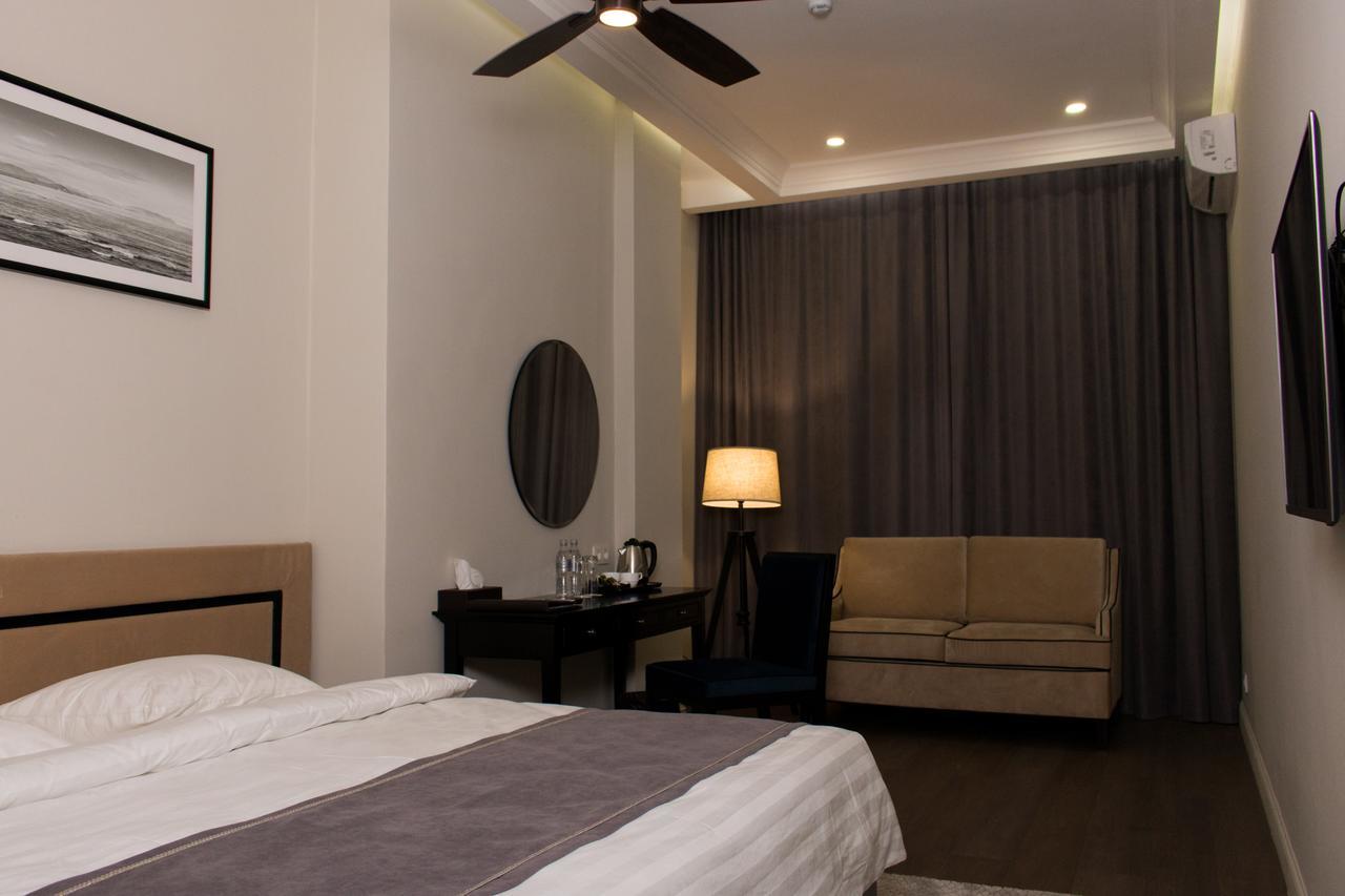 Madison Ave Hotel Bişkek Dış mekan fotoğraf