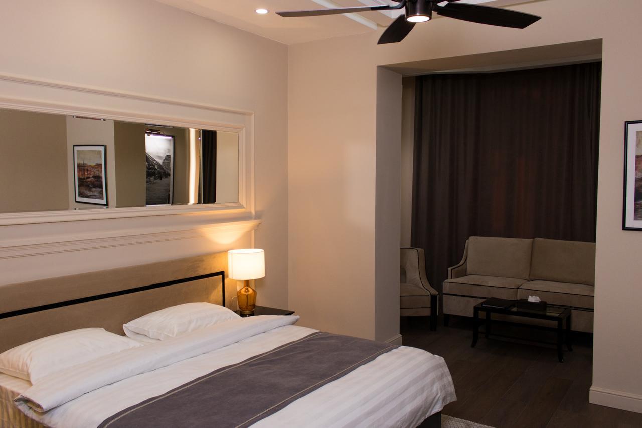 Madison Ave Hotel Bişkek Dış mekan fotoğraf