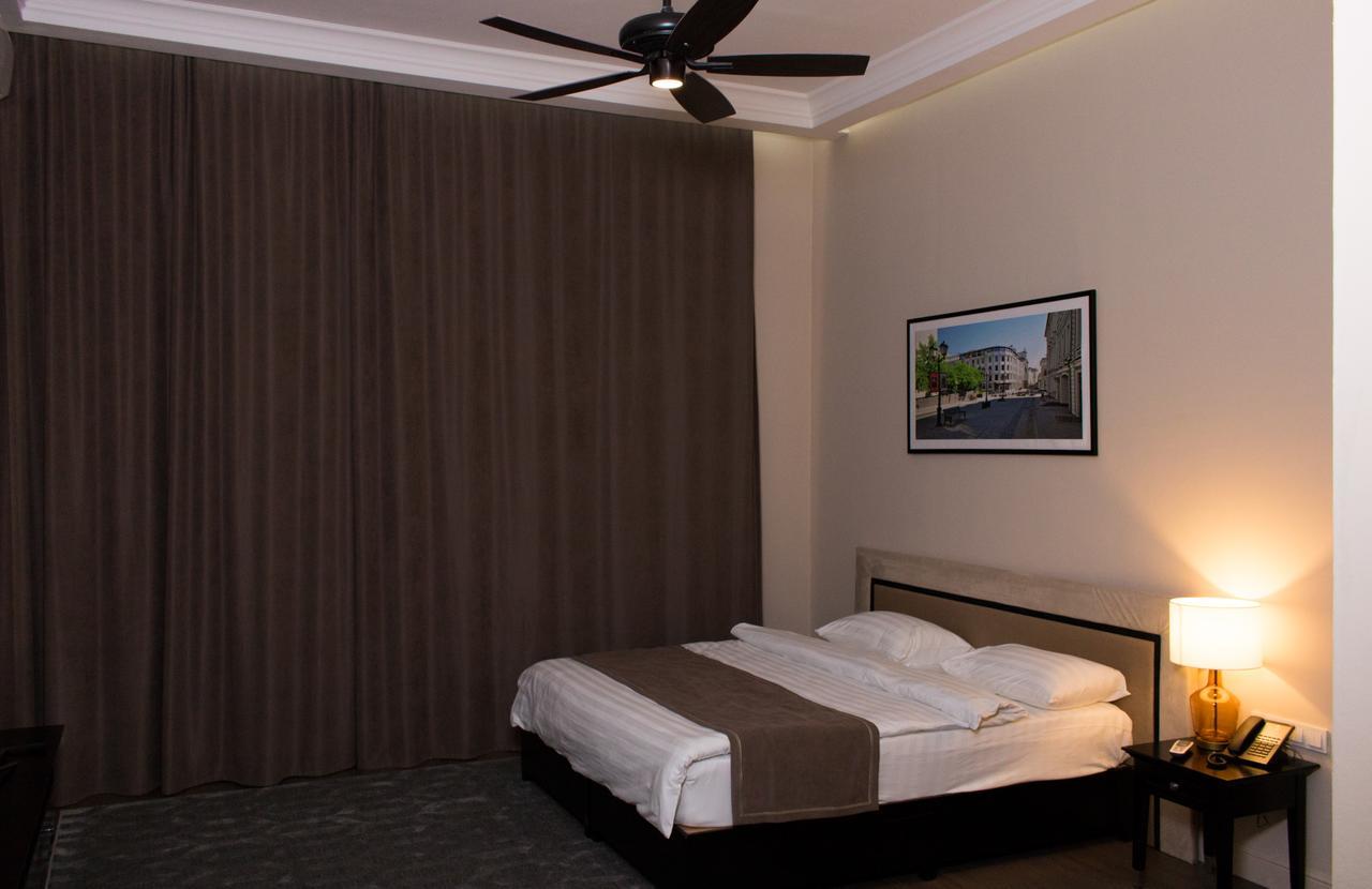Madison Ave Hotel Bişkek Dış mekan fotoğraf