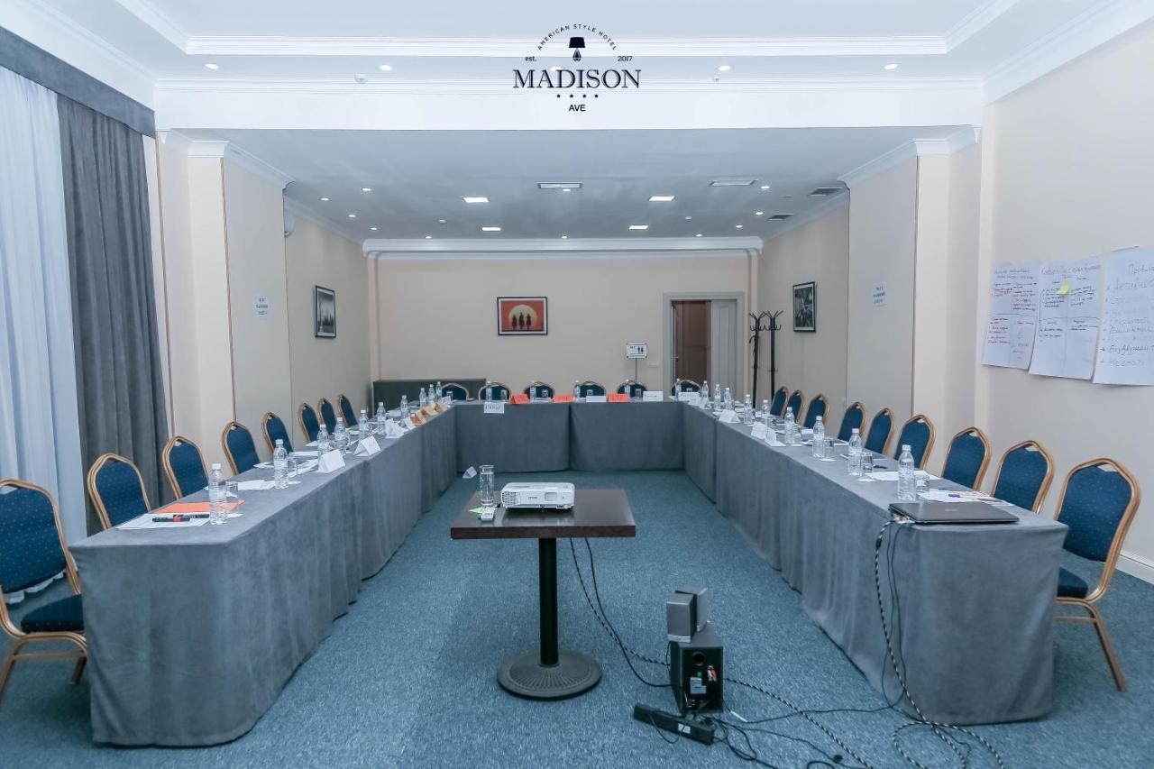 Madison Ave Hotel Bişkek Dış mekan fotoğraf
