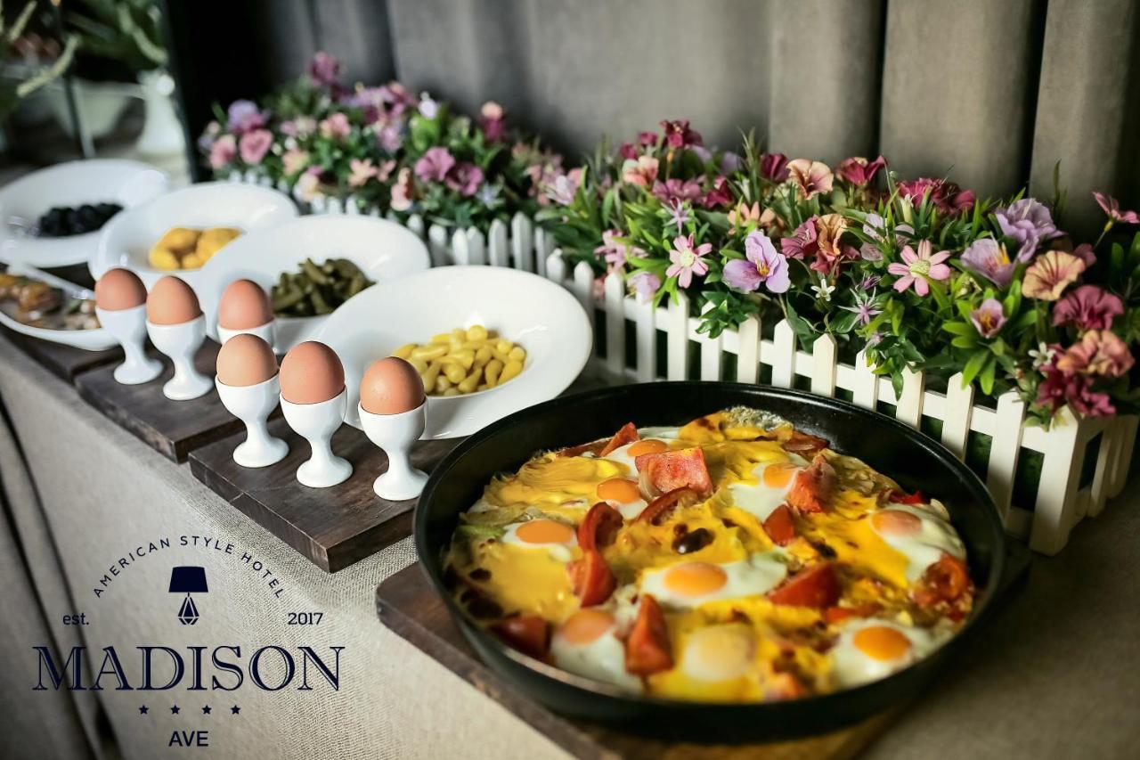 Madison Ave Hotel Bişkek Dış mekan fotoğraf
